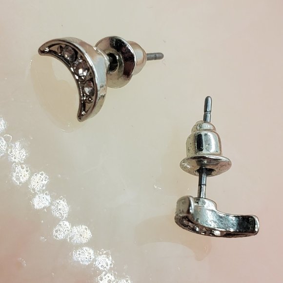 ๐ค BUNDLE TO SAVE ๐ค Hot Topic Silver-tone & Crystal Crescent Moon Stud Earrings - Picture 3 of 6